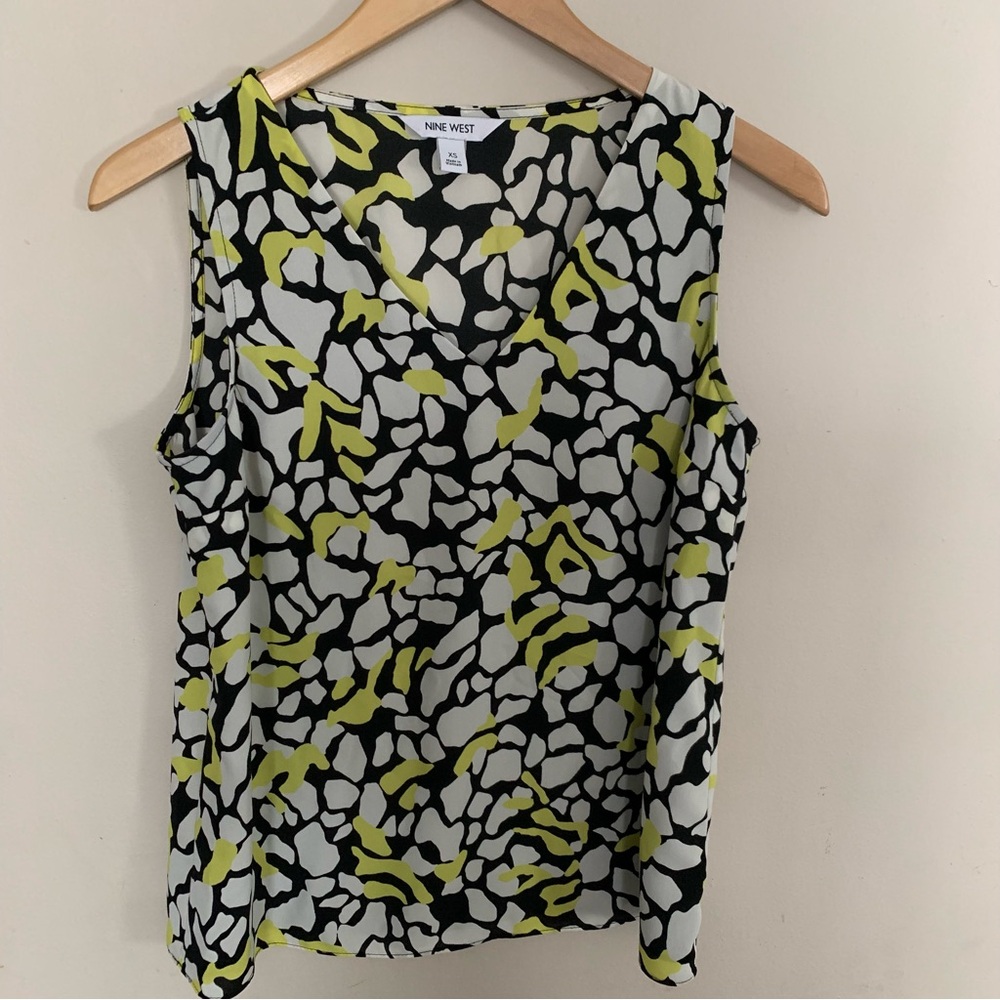 Nine West SZ XS Sleeveless Animal Print Black Yellow V Neck excellent condition